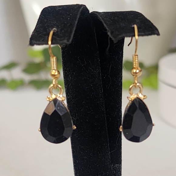 Gold and Black Floral Bid Necklace and Teardrop Earrings Set - Picture 3 of 11